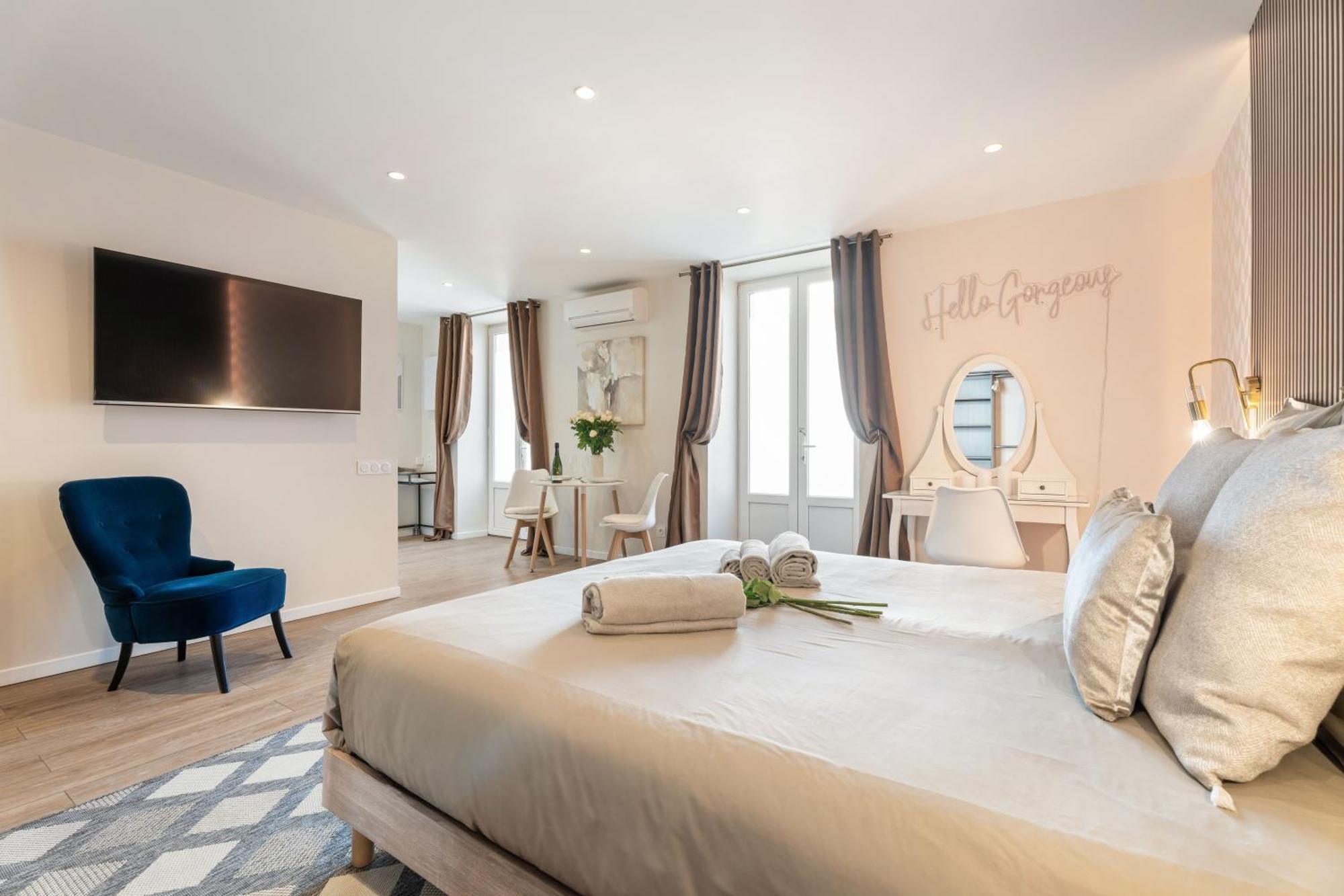 Nice Renting - Love Room Massena - Luxe Room - Jacuzzi - Terrace - King Bed - Ac Eksteriør billede