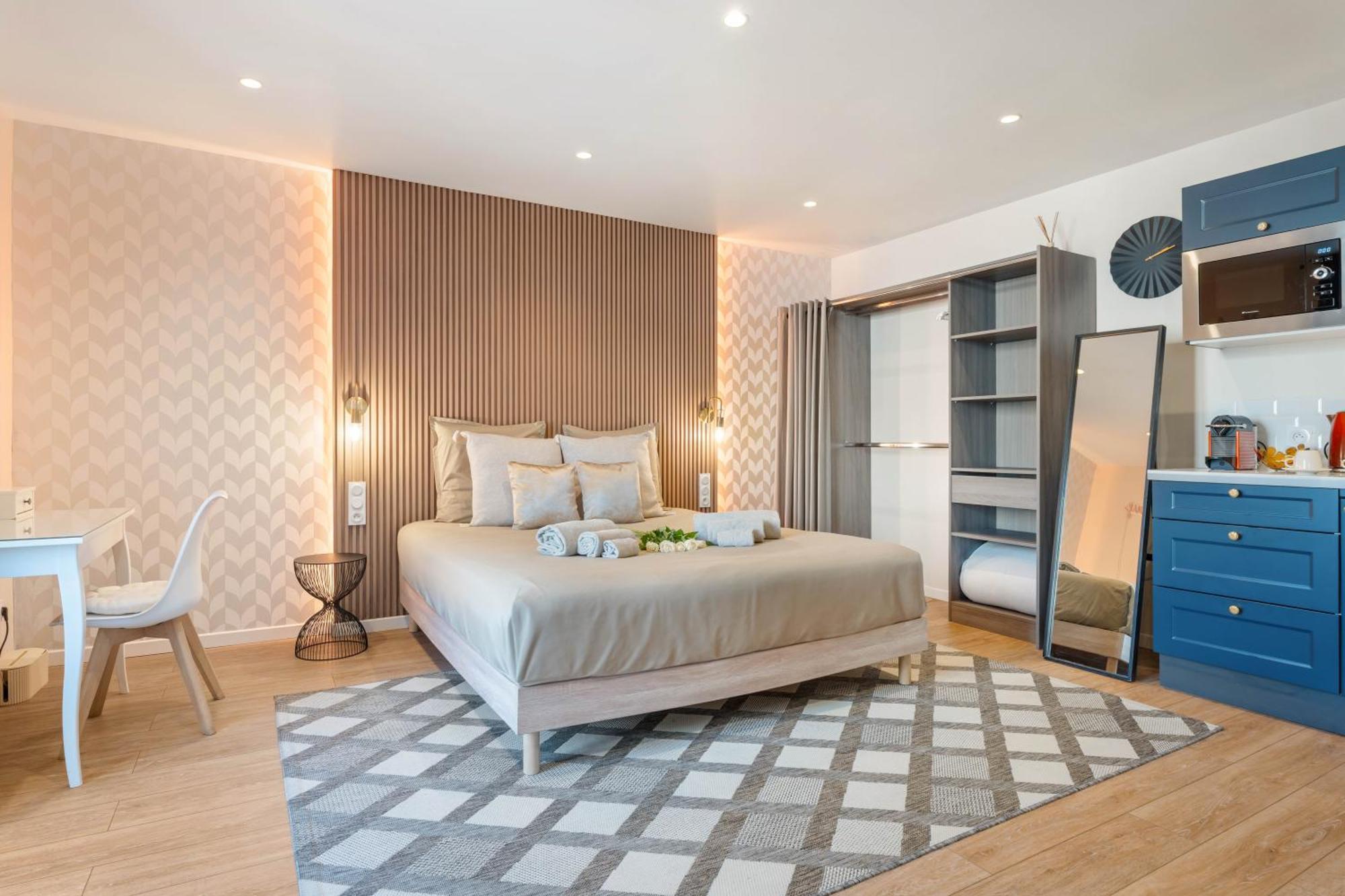 Nice Renting - Love Room Massena - Luxe Room - Jacuzzi - Terrace - King Bed - Ac Eksteriør billede